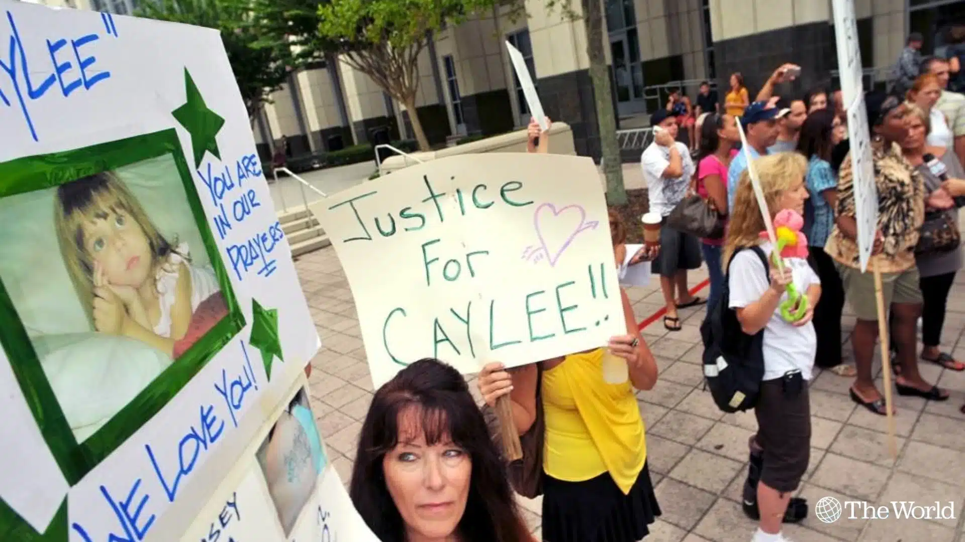 People protesting against Casey Anthony